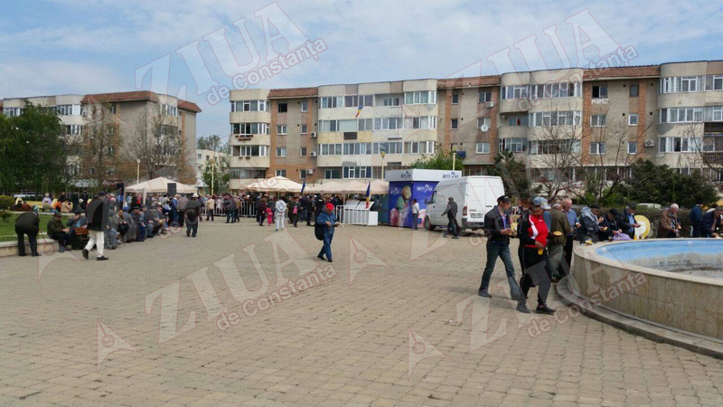 pensionarii servesc mici si bere in zona far din constanta 544680