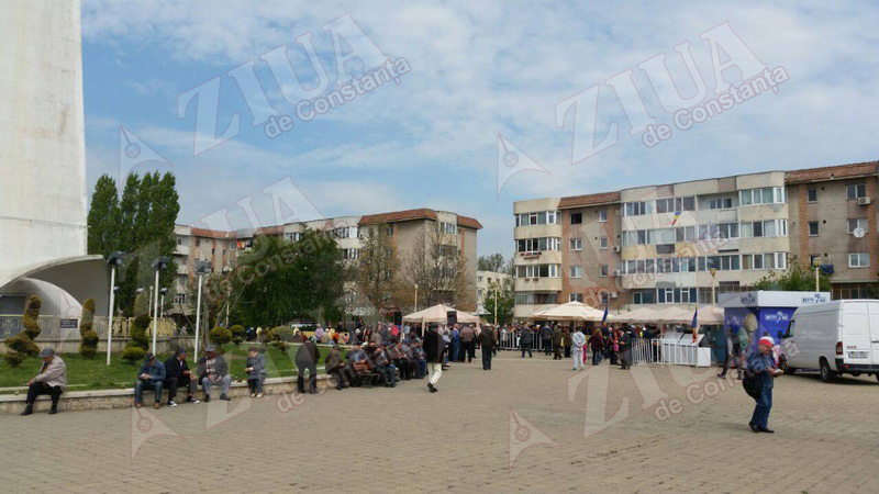 pensionarii servesc mici si bere in zona far din constanta 544680