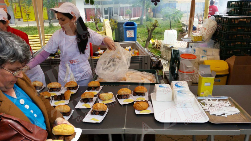 pensionarii servesc mici si bere in zona far din constanta 544680