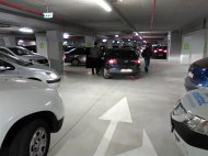 Incident rutier bizar la una din intrările în parcarea subterană a City Park