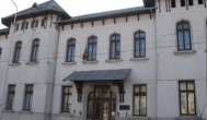Profesorii au mutat-o disciplinar la o altă clasă Cei mai mulţi cititori consideră că eleva de la \