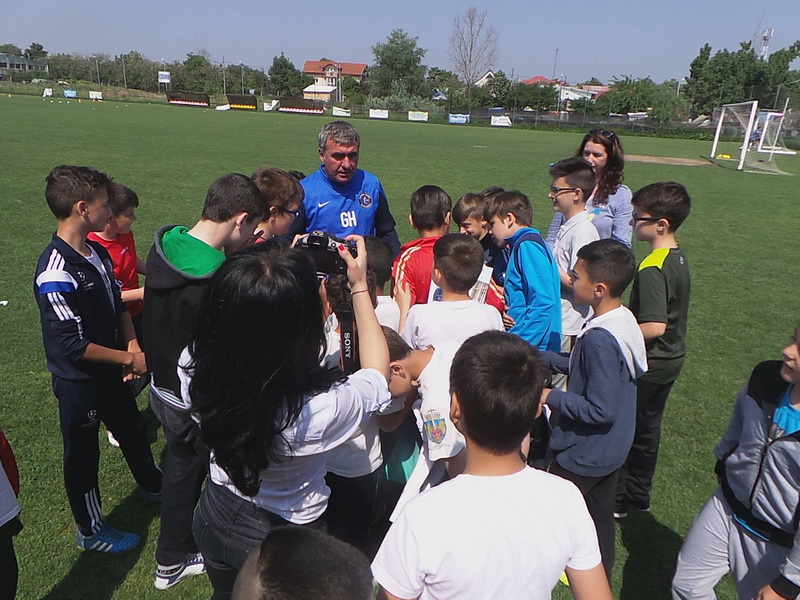 gica hagi si jucatorii viitorului au avut oaspeti de la fundatia real madrid galerie forto 547868 gica hagi si jucatorii viitorului au avut oaspeti de la fundatia real madrid galerie forto 547868