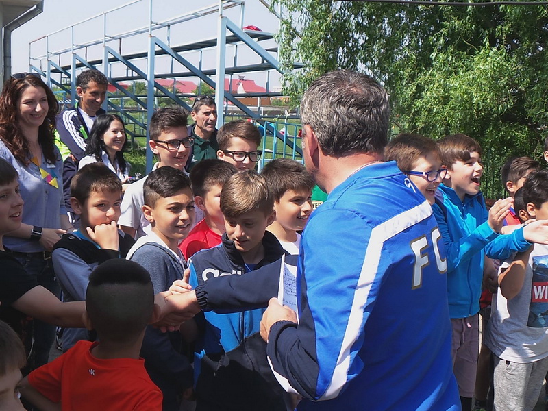 gica hagi si jucatorii viitorului au avut oaspeti de la fundatia real madrid galerie forto 547868 gica hagi si jucatorii viitorului au avut oaspeti de la fundatia real madrid galerie forto 547868