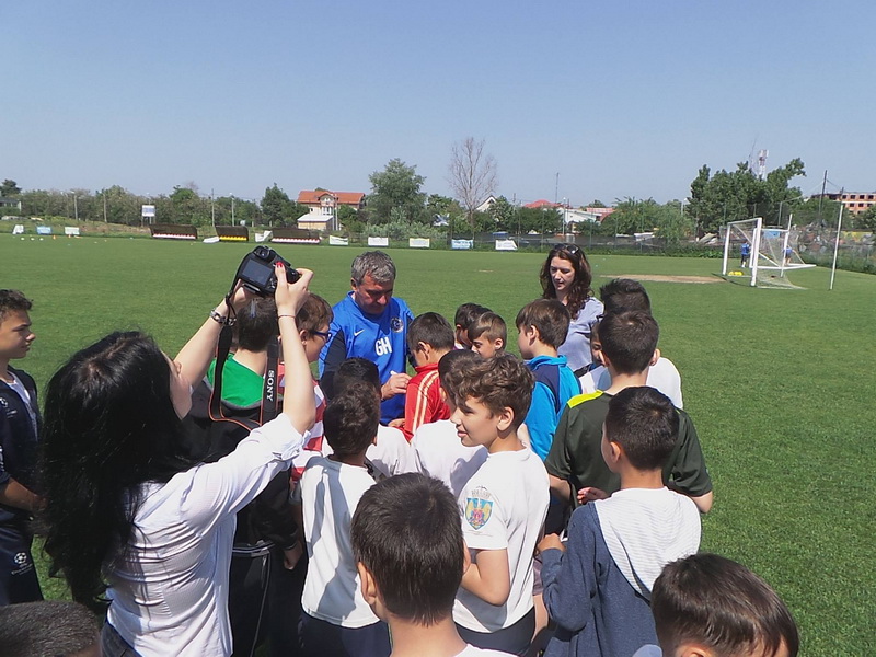 gica hagi si jucatorii viitorului au avut oaspeti de la fundatia real madrid galerie forto 547868 gica hagi si jucatorii viitorului au avut oaspeti de la fundatia real madrid galerie forto 547868