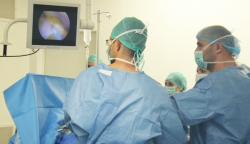 Operaţia de micşorare a stomacului pentru pacienţii cu obezitate severă Intervenţia chirurgicală „Gastric Sleeve”, realizată la Ovidius Clinical Hospital pentru un bărbat de peste 170 de kg (galerie foto)