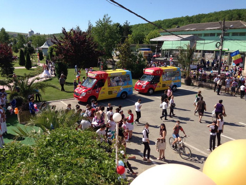 viitorul unei natiuni depinde de nivelul de educatie primarul valentin vrabie a oferit 500 de tablete viitorul unei natiuni depinde de nivelul de educatie primarul valentin vrabie a oferit 500 de tablete