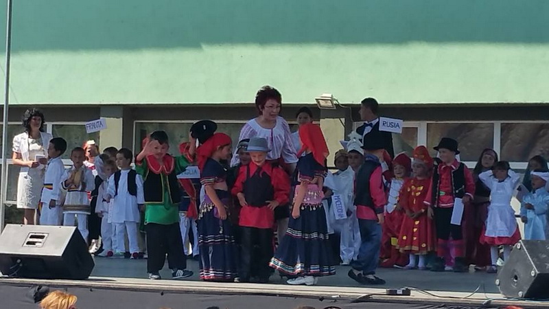 viitorul unei natiuni depinde de nivelul de educatie primarul valentin vrabie a oferit 500 de tablete viitorul unei natiuni depinde de nivelul de educatie primarul valentin vrabie a oferit 500 de tablete