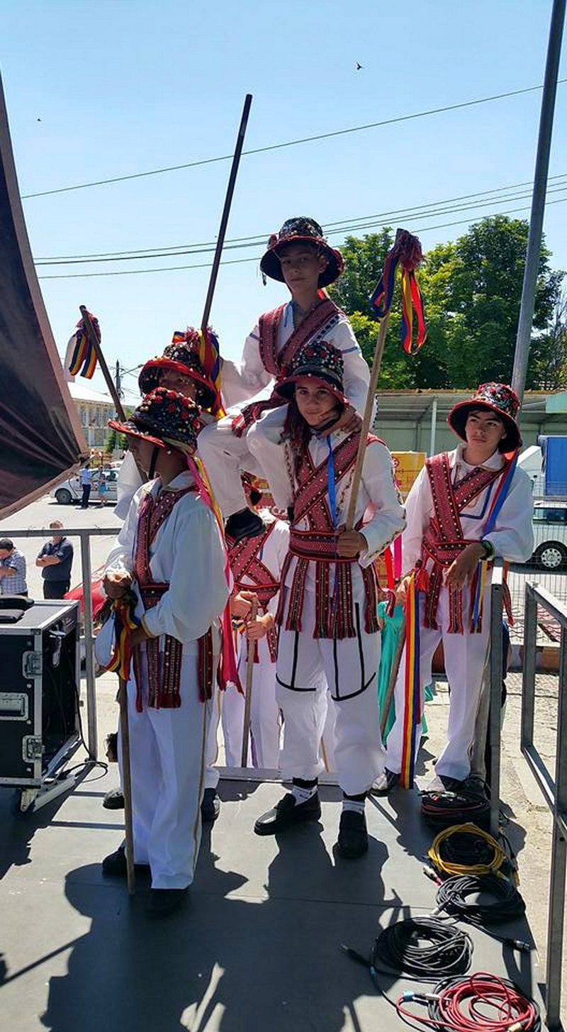 viitorul unei natiuni depinde de nivelul de educatie primarul valentin vrabie a oferit 500 de tablete viitorul unei natiuni depinde de nivelul de educatie primarul valentin vrabie a oferit 500 de tablete