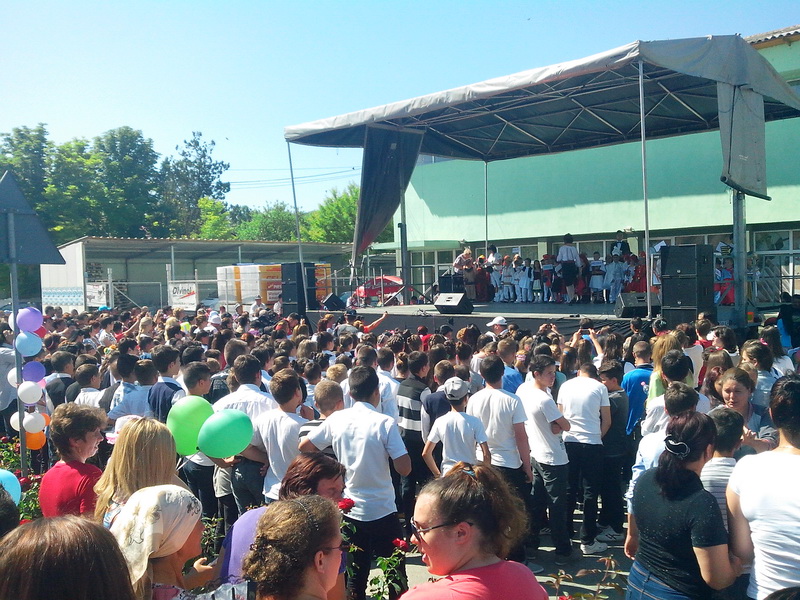 viitorul unei natiuni depinde de nivelul de educatie primarul valentin vrabie a oferit 500 de tablete viitorul unei natiuni depinde de nivelul de educatie primarul valentin vrabie a oferit 500 de tablete