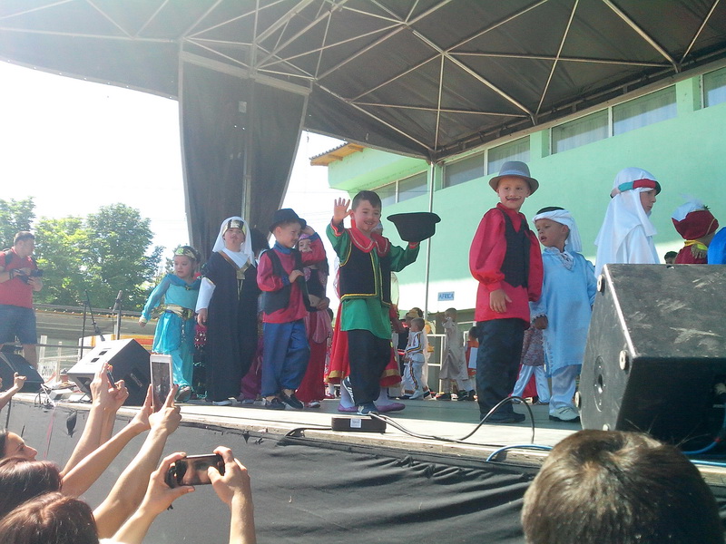 viitorul unei natiuni depinde de nivelul de educatie primarul valentin vrabie a oferit 500 de tablete viitorul unei natiuni depinde de nivelul de educatie primarul valentin vrabie a oferit 500 de tablete