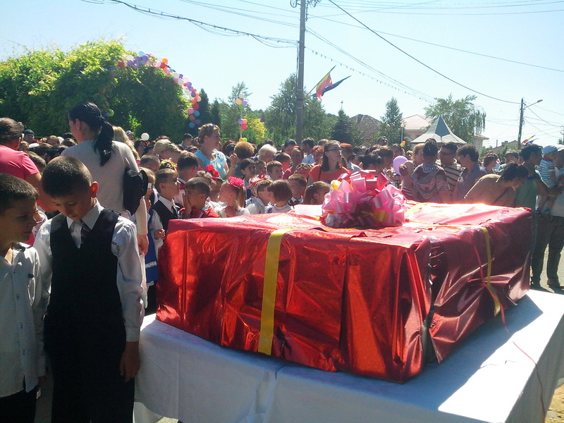 viitorul unei natiuni depinde de nivelul de educatie primarul valentin vrabie a oferit 500 de tablete viitorul unei natiuni depinde de nivelul de educatie primarul valentin vrabie a oferit 500 de tablete