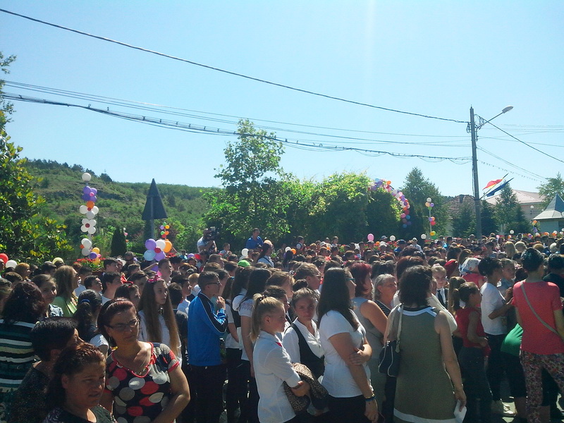 viitorul unei natiuni depinde de nivelul de educatie primarul valentin vrabie a oferit 500 de tablete viitorul unei natiuni depinde de nivelul de educatie primarul valentin vrabie a oferit 500 de tablete