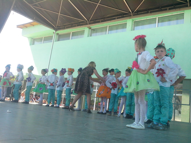 viitorul unei natiuni depinde de nivelul de educatie primarul valentin vrabie a oferit 500 de tablete viitorul unei natiuni depinde de nivelul de educatie primarul valentin vrabie a oferit 500 de tablete