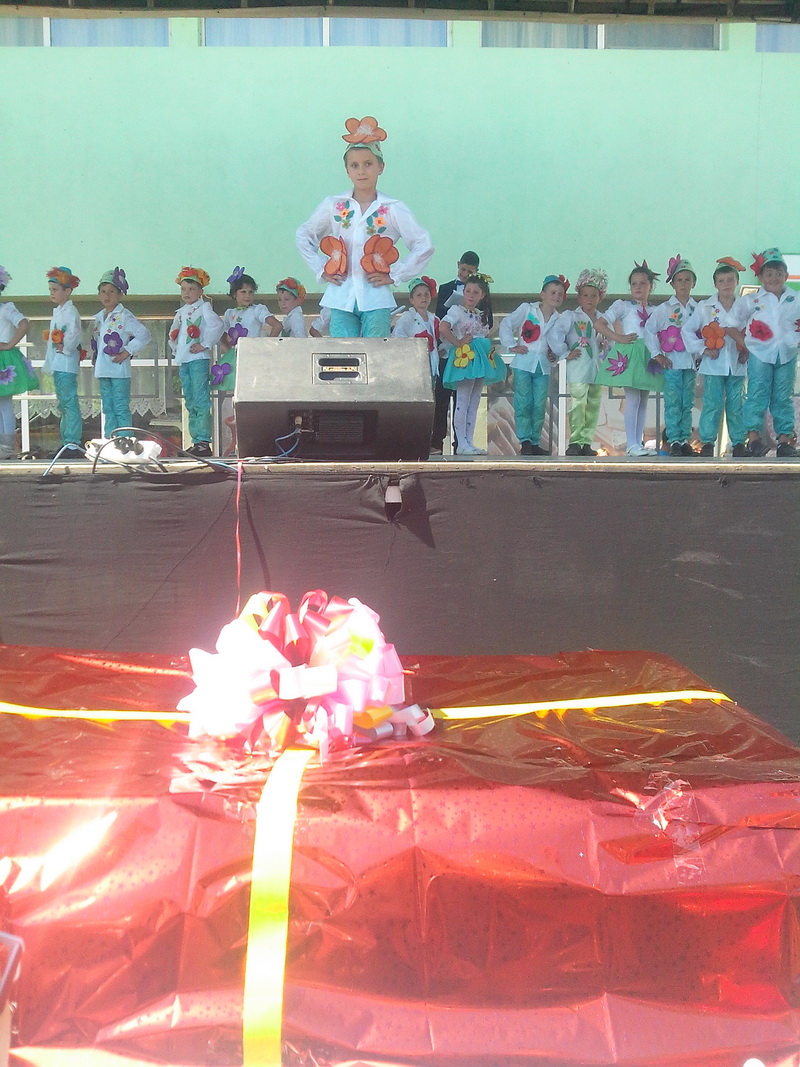 viitorul unei natiuni depinde de nivelul de educatie primarul valentin vrabie a oferit 500 de tablete viitorul unei natiuni depinde de nivelul de educatie primarul valentin vrabie a oferit 500 de tablete