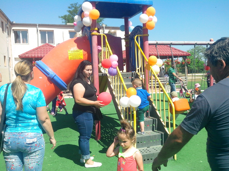 viitorul unei natiuni depinde de nivelul de educatie primarul valentin vrabie a oferit 500 de tablete viitorul unei natiuni depinde de nivelul de educatie primarul valentin vrabie a oferit 500 de tablete