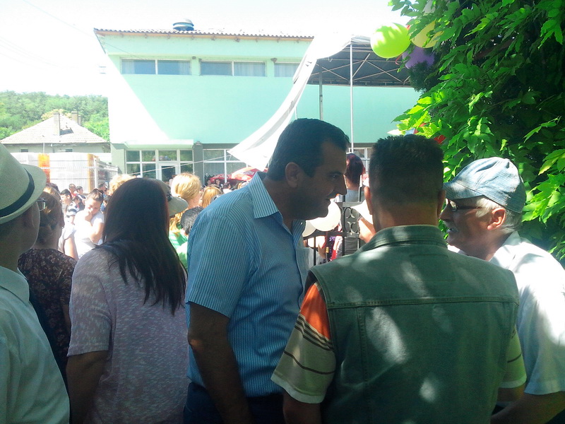 viitorul unei natiuni depinde de nivelul de educatie primarul valentin vrabie a oferit 500 de tablete viitorul unei natiuni depinde de nivelul de educatie primarul valentin vrabie a oferit 500 de tablete