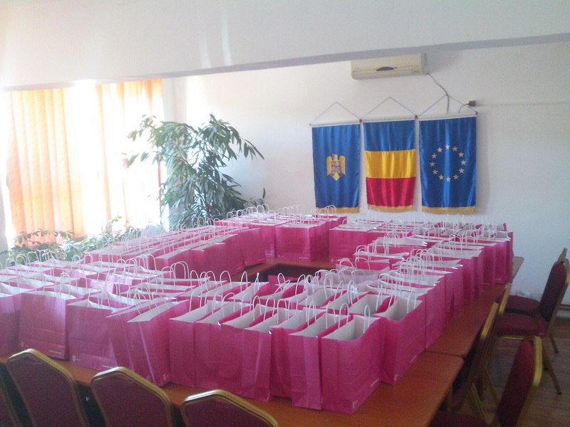 viitorul unei natiuni depinde de nivelul de educatie primarul valentin vrabie a oferit 500 de tablete viitorul unei natiuni depinde de nivelul de educatie primarul valentin vrabie a oferit 500 de tablete