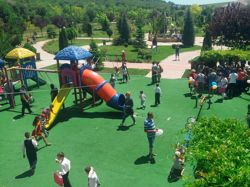 viitorul unei natiuni depinde de nivelul de educatie primarul valentin vrabie a oferit 500 de tablete viitorul unei natiuni depinde de nivelul de educatie primarul valentin vrabie a oferit 500 de tablete