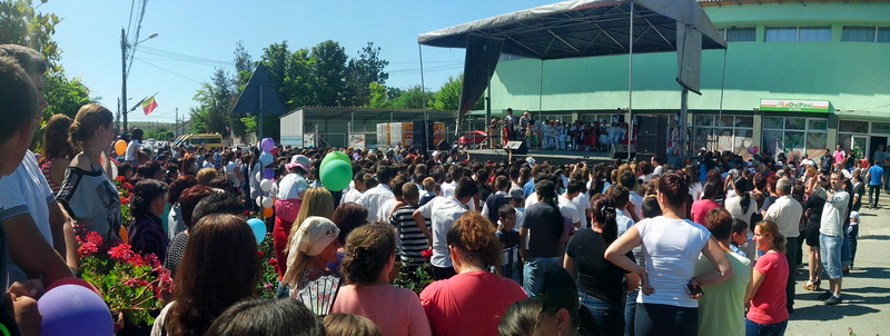 viitorul unei natiuni depinde de nivelul de educatie primarul valentin vrabie a oferit 500 de tablete viitorul unei natiuni depinde de nivelul de educatie primarul valentin vrabie a oferit 500 de tablete