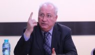 De ziua lui, îşi face cadou lansarea celei de-a treia cărţi Senatorul Haşotti, faţă în faţă cu istoria post-decembristă a PNL