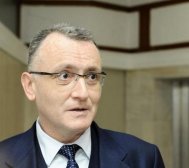 Ministrul Educaţiei, somat să-şi publice pe un site public lucrarea de doctorat