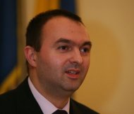 Cercetat pentru favorizarea făptuitorului Cristian Adomniţei nu va mai candida la alegerile locale