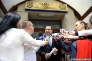 UPDATE. I s-a rupt cârja în faţa jurnaliştilor! Premierul Victor Ponta, inculpat de procurorii DNA !      