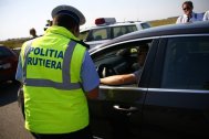 Un agent de poliţie a fost arestat pentru luare de mită