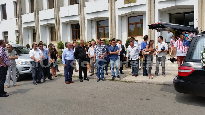 update 4 nicusor constantinescu la capataiul fostului sau coleg trupul neinsufletit al consilierului