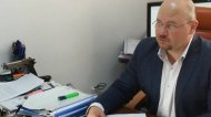 “Înarmat” la conferinţa de presă Adrian Gâmbuţeanu se pregăteşte de “războiul” cu CJC