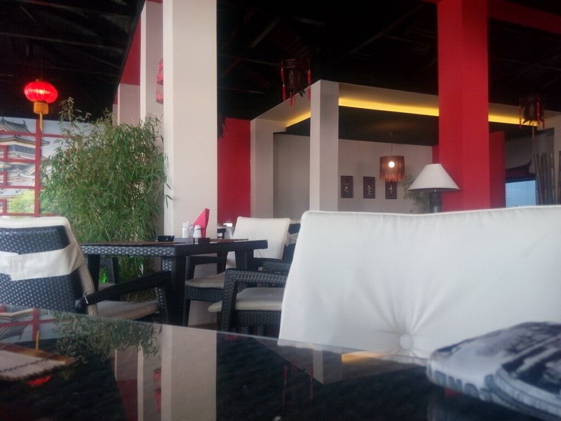 unul dintre asociati detine si la piazzetta yu ming coltul chinezesc din inima statiunii mamaia galerie