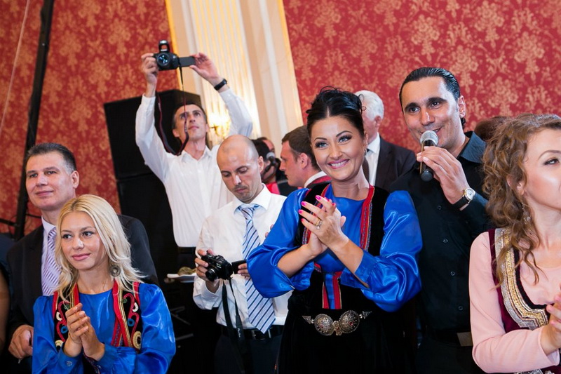 identitatea armaneasca promovata prin dans ansamblul iholu duce traditia peste generatii galerie foto
