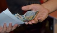 Costel Gabriel Vişan, plutonier adjunct în cadrul unei unităţi de învăţământ superior din Constanţa, prins în timp ce lua mită
