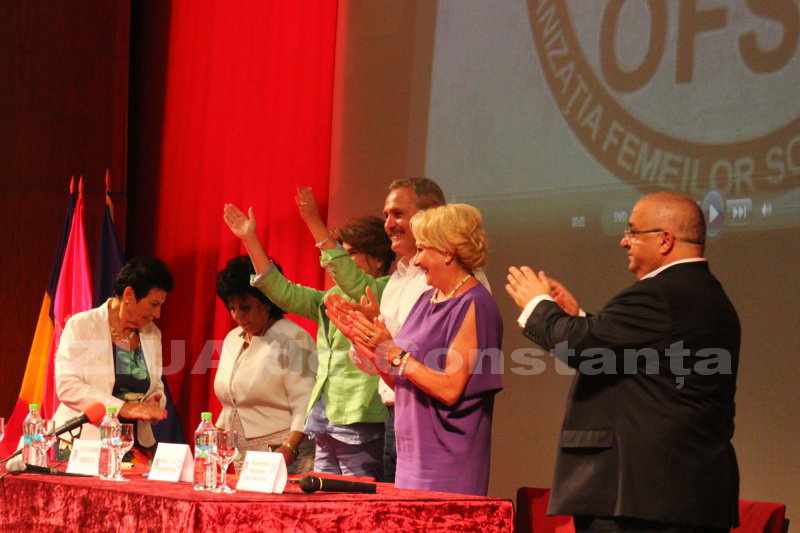 felix stroe noul presedinte al organizatiei judetene psd constanta felicitat de liviu dragnea galerie felix stroe noul presedinte al organizatiei judetene psd constanta felicitat de liviu dragnea galerie