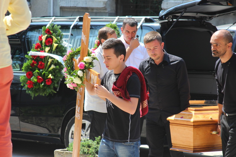 drum bun printre stele iulia oprea zeci de persoane si au luat ramas bun de la tanara calcata de un camion