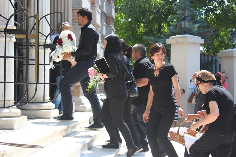 drum bun printre stele iulia oprea zeci de persoane si au luat ramas bun de la tanara calcata de un camion
