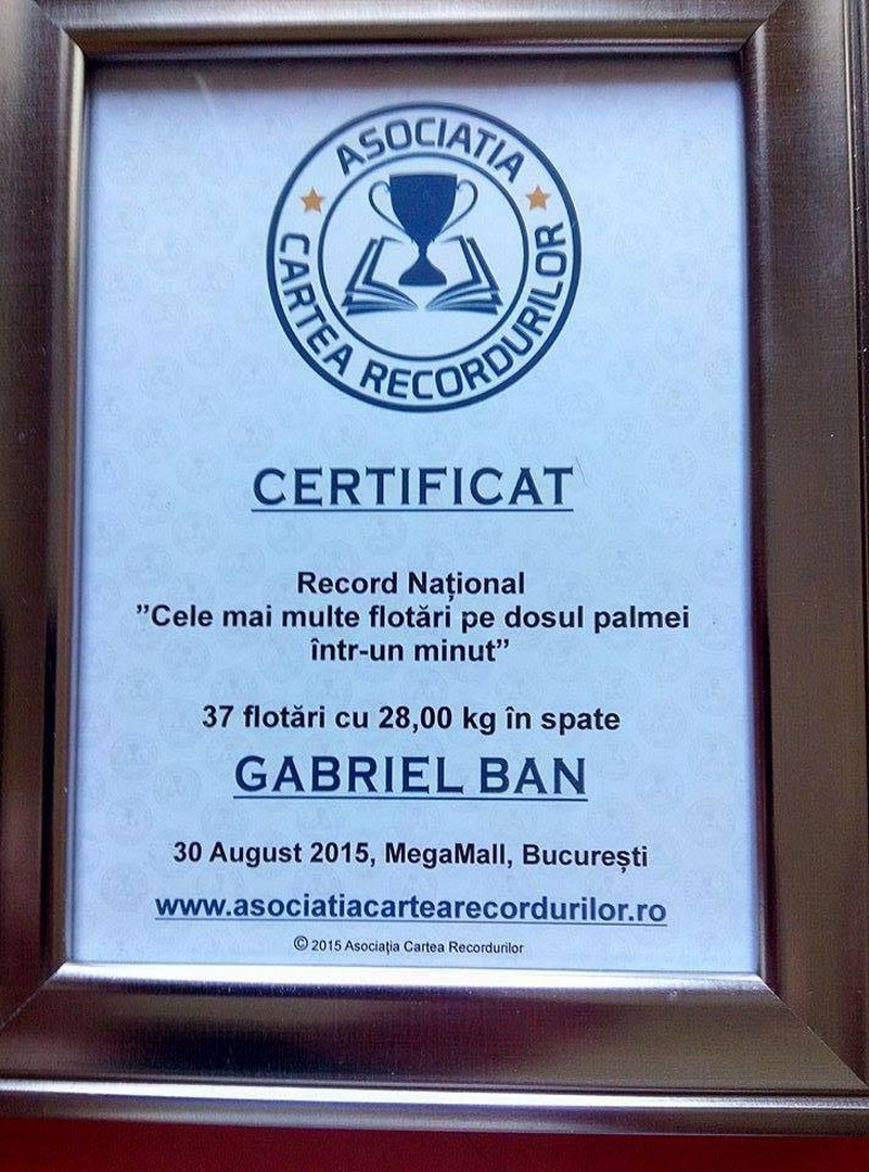 gabriel ban a egalat recordul mondial la flotari pe dosul palmei galerie foto video 562808
