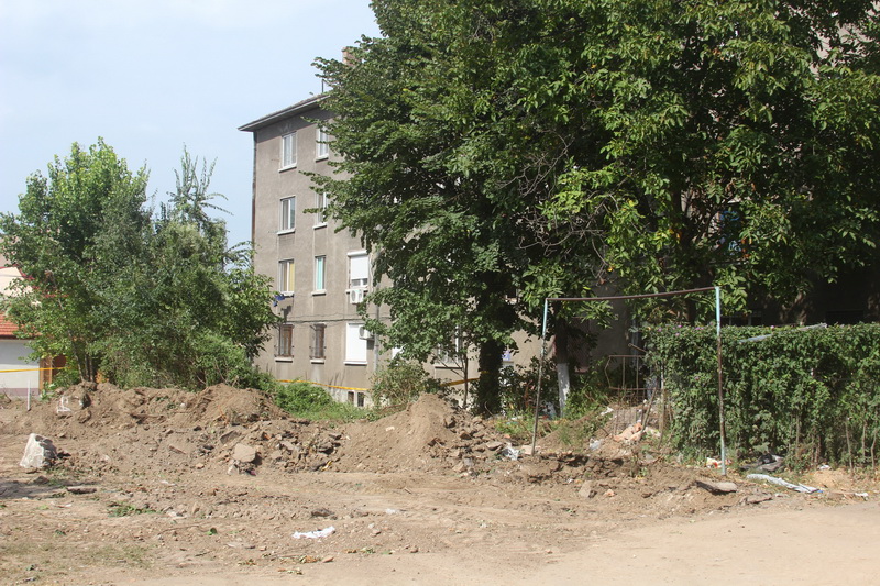 doi tulceni investesc la constanta bloc de patru etaje compus din doua corpuri pe strada castanilor galerie