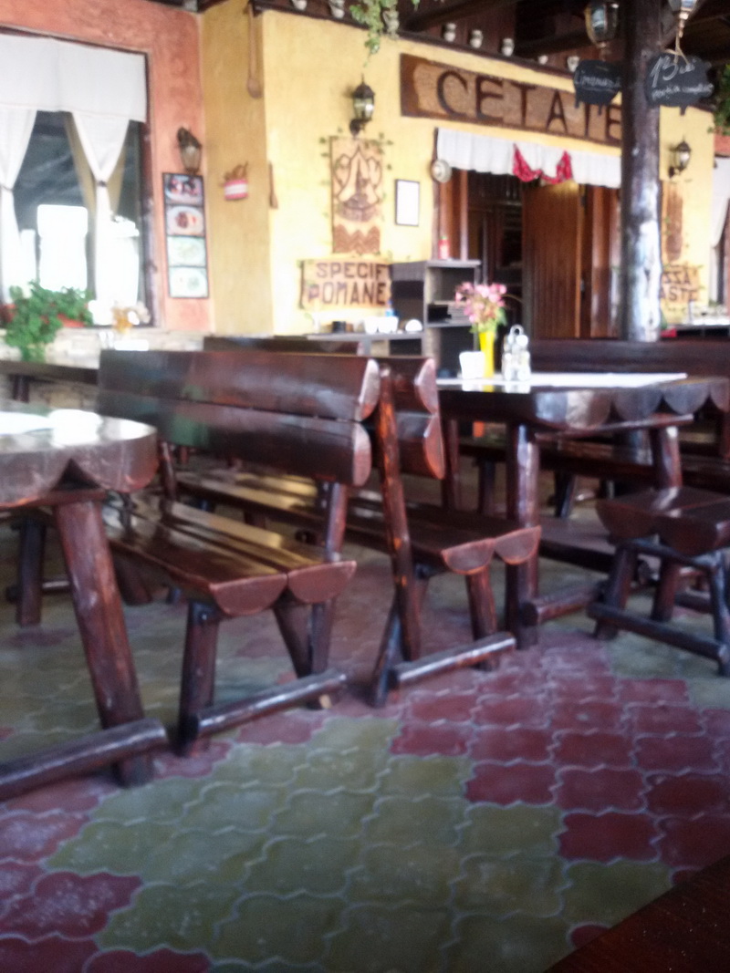 la cetate comanda vine repede dar nu ai voie sa mananci inauntru ci pe terasa galerie foto 564683