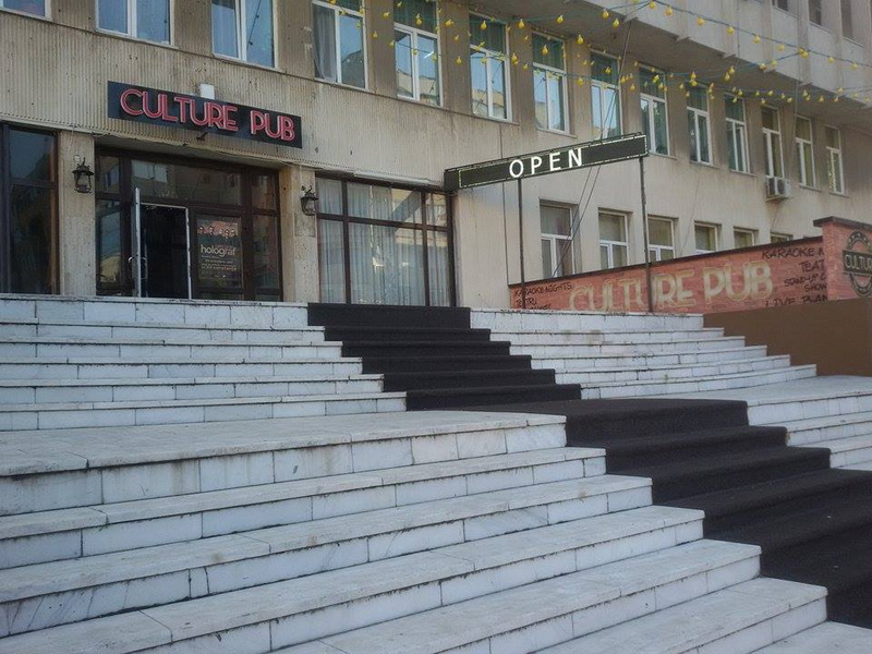 localul afaceristului oita bucur culture pub un loc cu mancare ieftina oferta la cafea si decor interesant