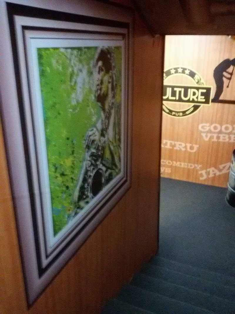 localul afaceristului oita bucur culture pub un loc cu mancare ieftina oferta la cafea si decor interesant
