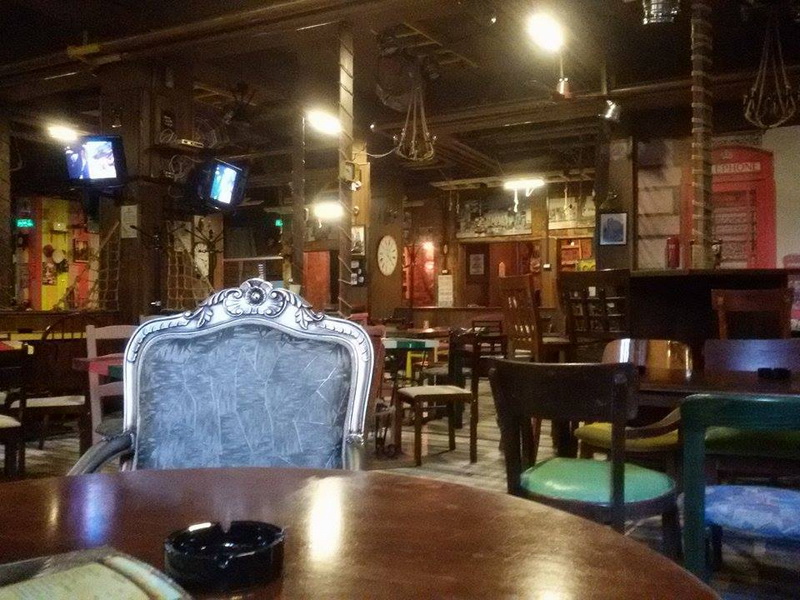 localul afaceristului oita bucur culture pub un loc cu mancare ieftina oferta la cafea si decor interesant