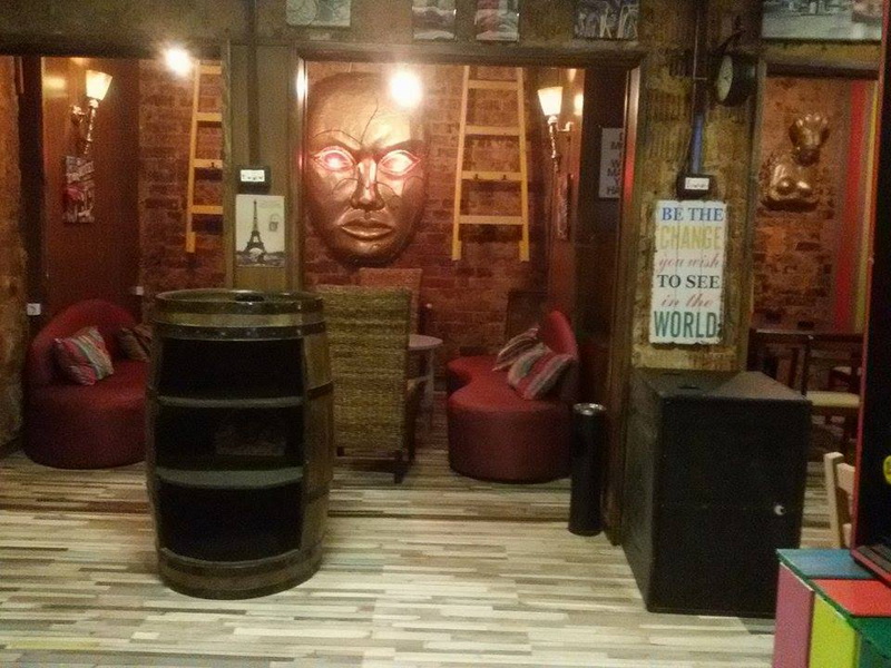 localul afaceristului oita bucur culture pub un loc cu mancare ieftina oferta la cafea si decor interesant
