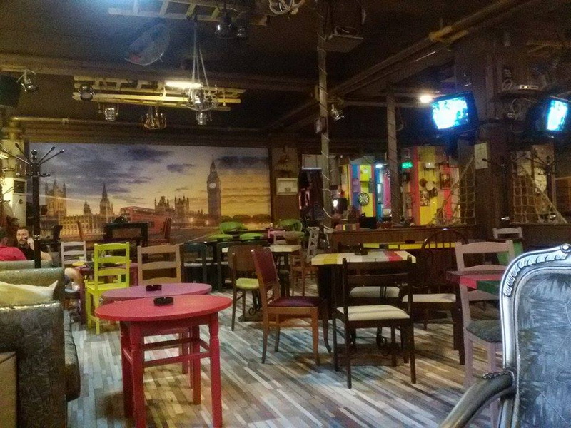 localul afaceristului oita bucur culture pub un loc cu mancare ieftina oferta la cafea si decor interesant