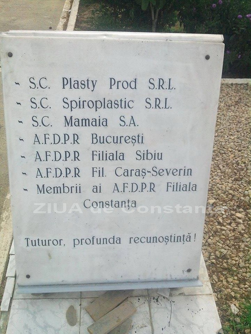 aici am rupt cu dintii din tarana 15 ani de la sfintire monumentul memorial de la poarta alba o coloana