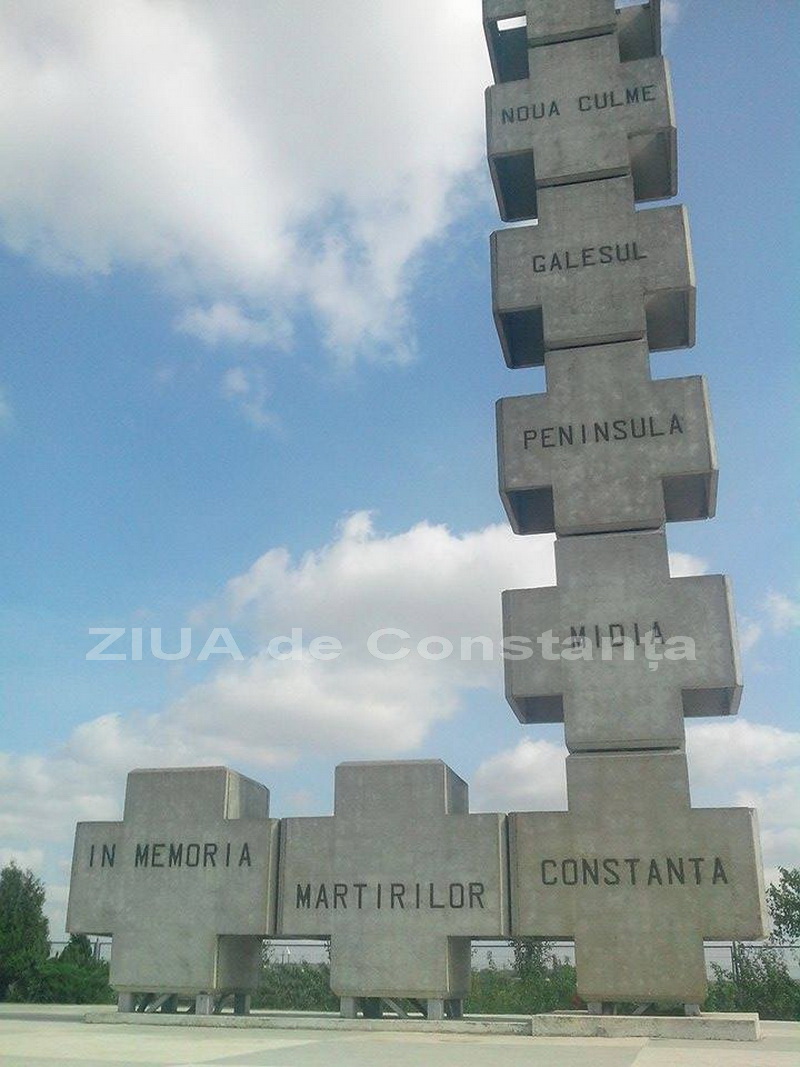 aici am rupt cu dintii din tarana 15 ani de la sfintire monumentul memorial de la poarta alba o coloana