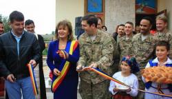 Militarii americani s-au lăsat pictaţi pe faţă de copii Centrul after school de la Mihail Kogălniceanu, inaugurat ieri (galerie foto)    