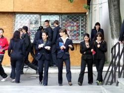 Elevă de la o şcoară din Constanţa, dată afară de la ore din cauza unei... fuste  