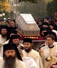 ÎPS Teodosie slujeşte cu ÎPS Teofan la Iaşi. Cine mai face parte din lista înalţilor ierarhi prezenţi la Sfânta Parascheva 