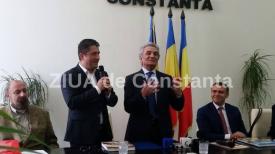 UPDATE 6. Vasile Moldoveanu a fost la Colegiul Naţional „Mircea cel Bătrân”: Celebrul tenor a dat autografe directorului TNOB şi viceprimarului Decebal Făgădău: Eveniment organizat în cinstea maestrului Vasile Moldoveanu (galerie foto + v